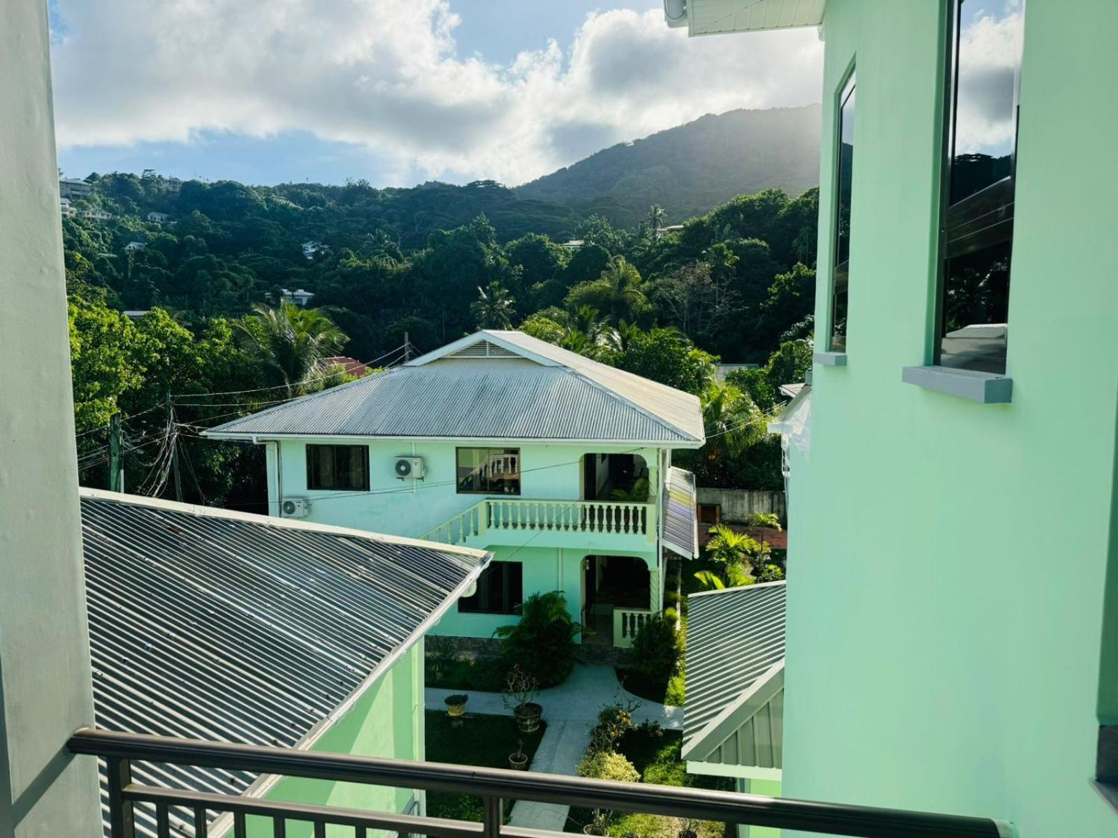 Green Palm Self Catering Anse aux Pins Bagian luar foto