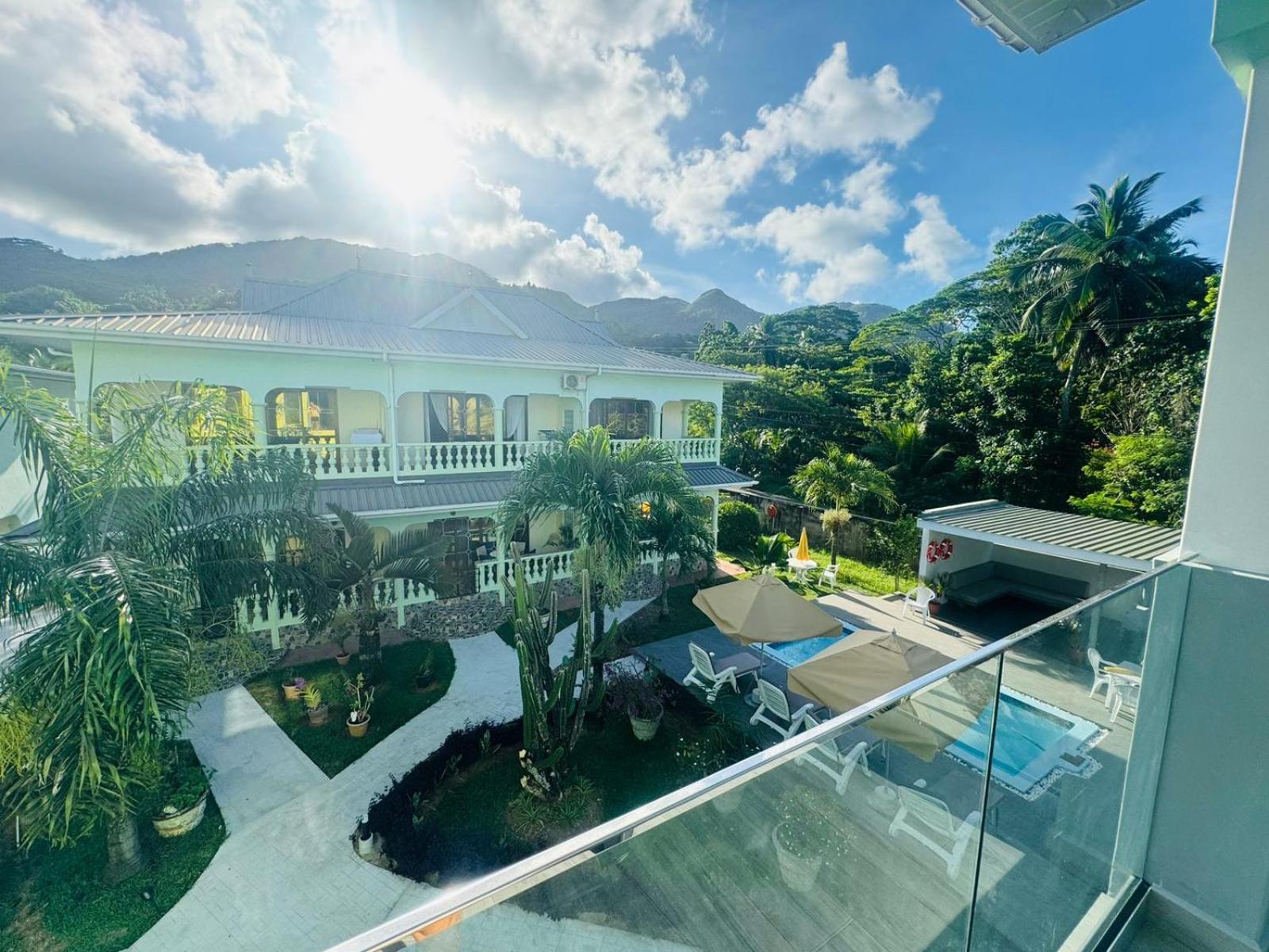 Green Palm Self Catering Anse aux Pins Bagian luar foto