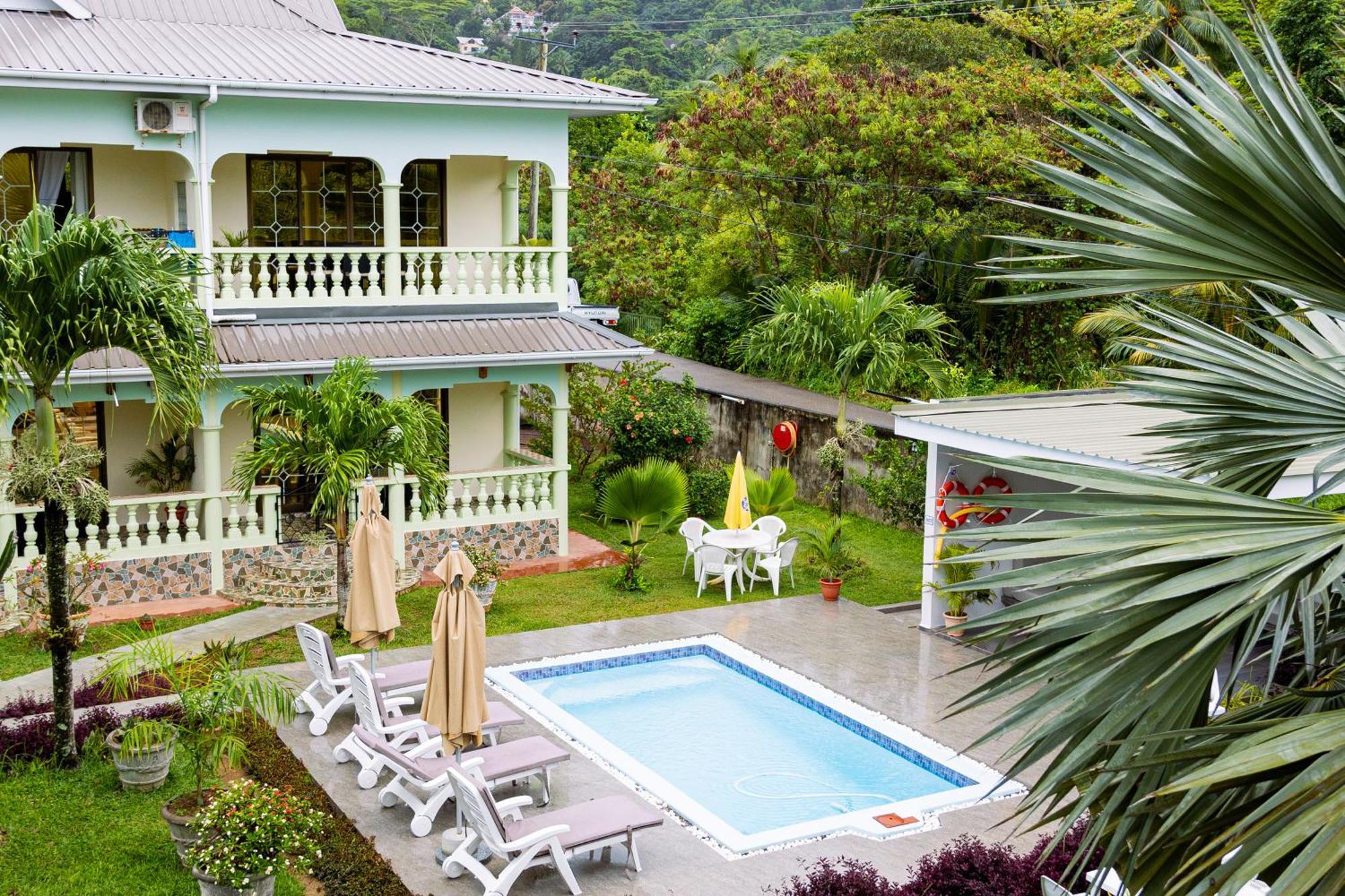 Green Palm Self Catering Anse aux Pins Bagian luar foto
