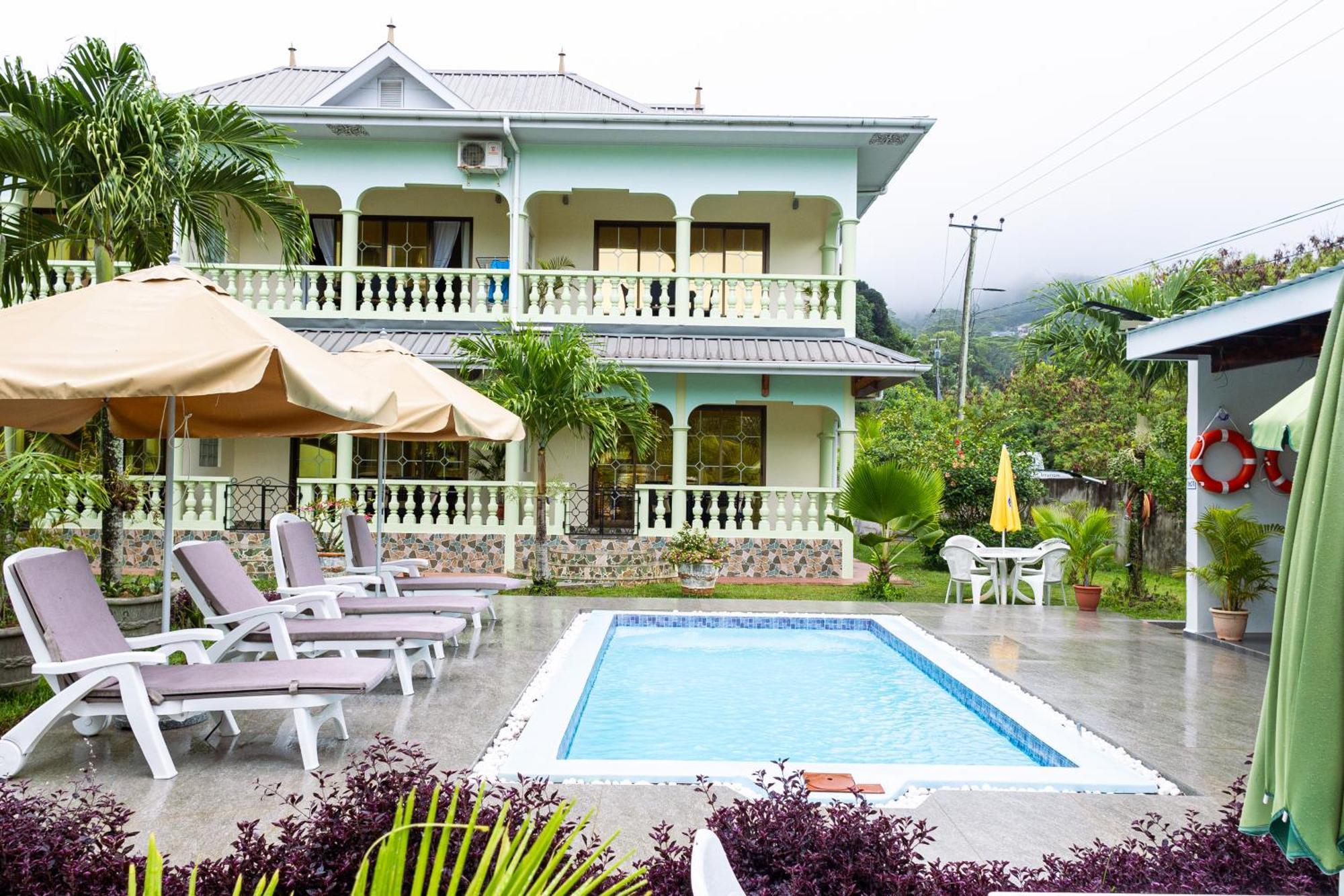 Green Palm Self Catering Anse aux Pins Bagian luar foto