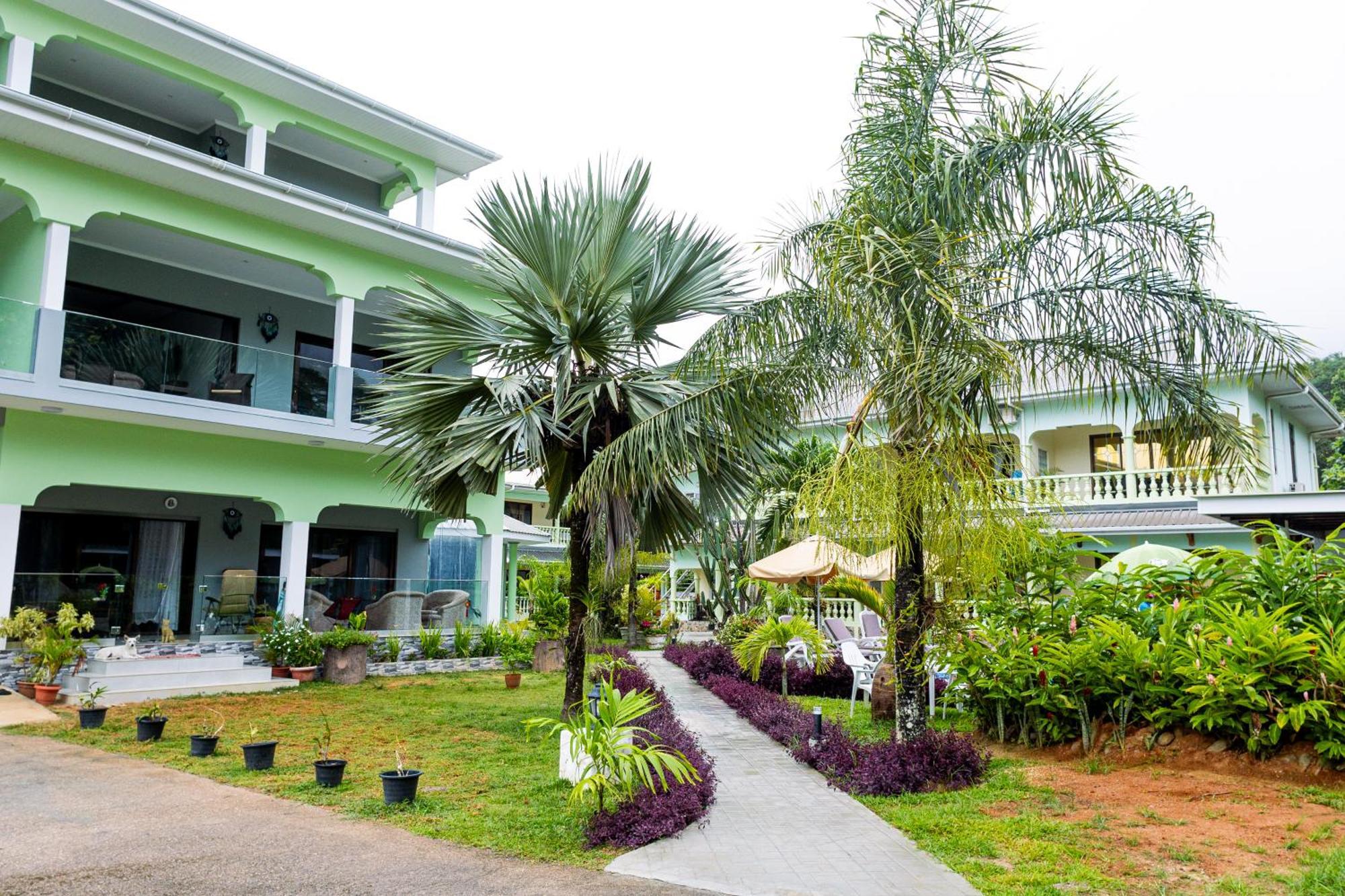 Green Palm Self Catering Anse aux Pins Bagian luar foto