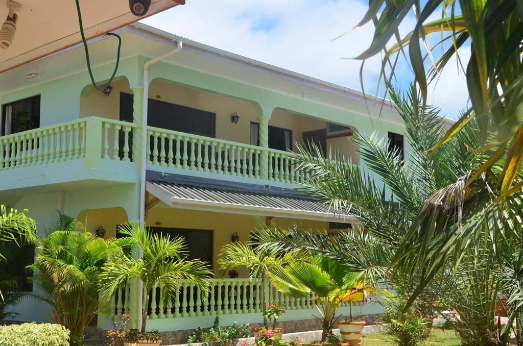 Green Palm Self Catering Anse aux Pins Bagian luar foto